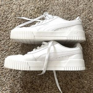 PUMA Women's Carina Court Sneaker 8.5 Women’s Like New Excellent condition